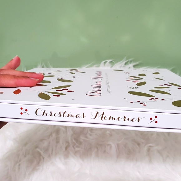 Hallmark Christmas keepsake memory book - Picture 3 of 11